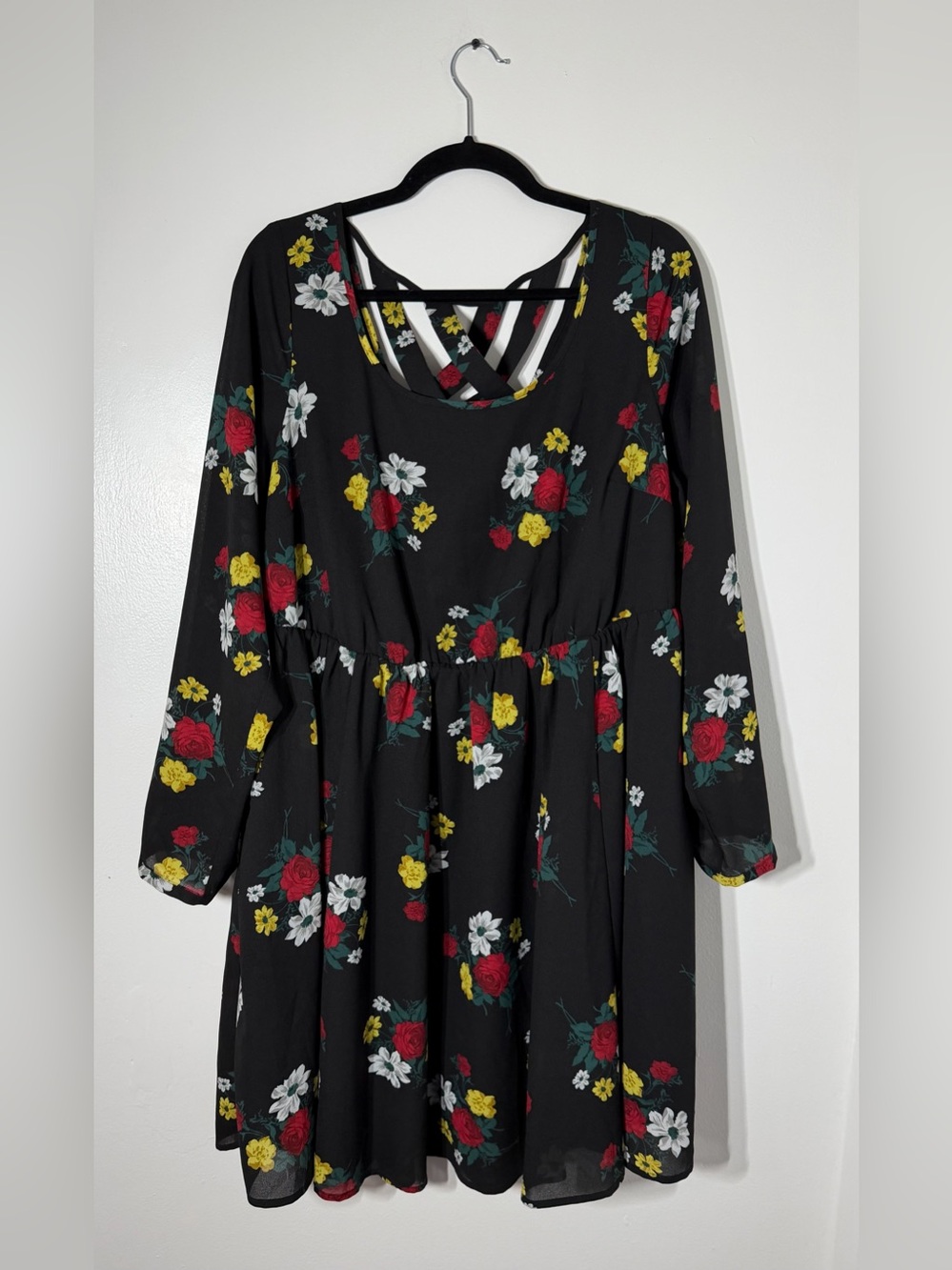 Torrid Size 2 Black Floral Criss Cross Back Long Sleeve Dress